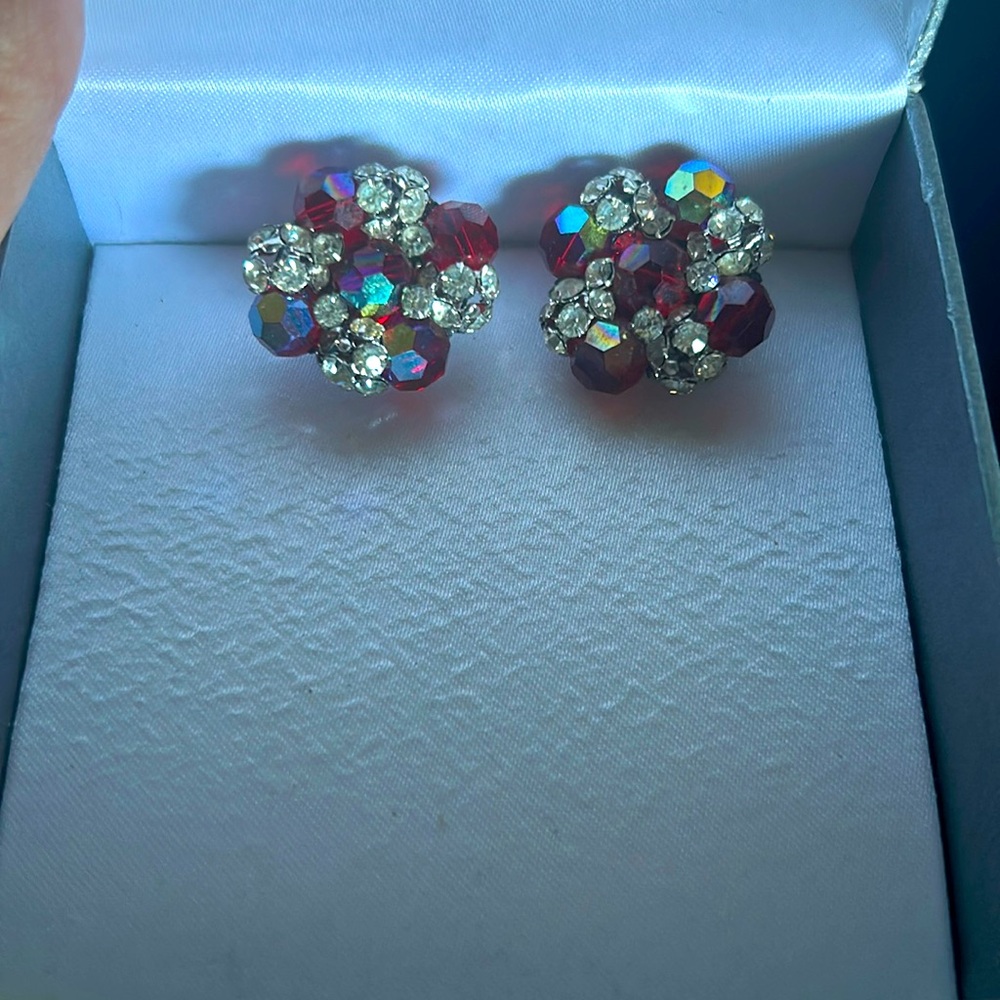 Vintage 40s 50s Aurora Borealis Red beaded iridescent clip on earrings
